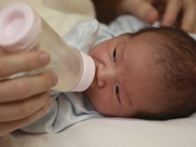怎样护理新生儿-新生儿月子期间如何护理